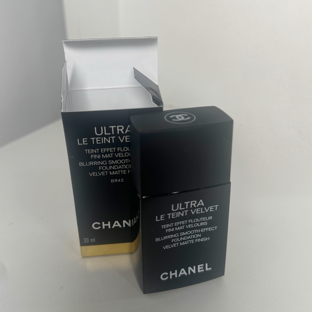 Chanel Ultra Le Teint Velvet